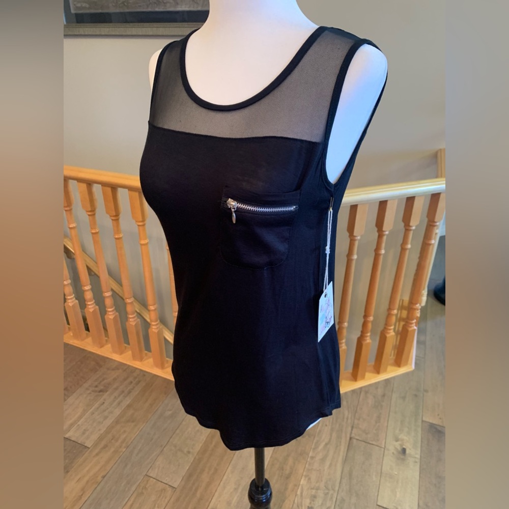 NWT✨Glitz brand mesh top